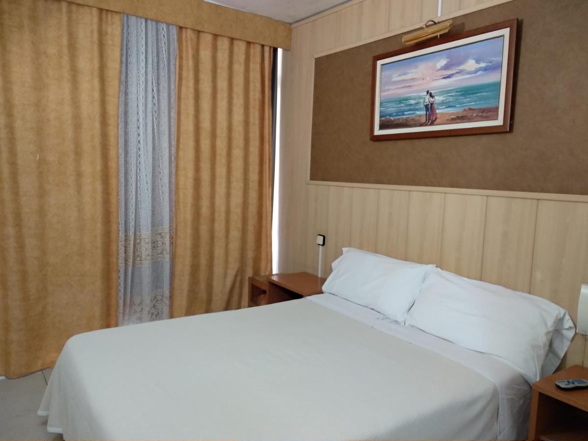 Pension Venecia Салоу Экстерьер фото