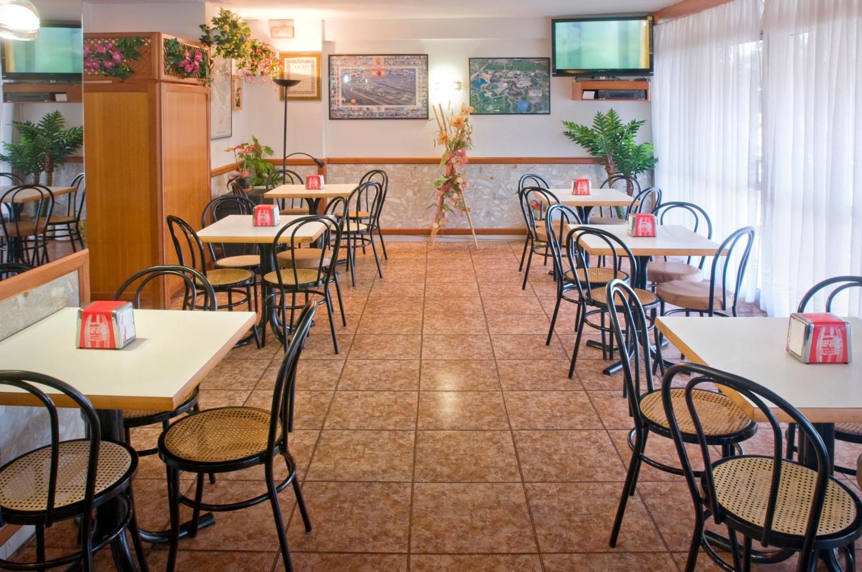Pension Venecia Салоу Экстерьер фото